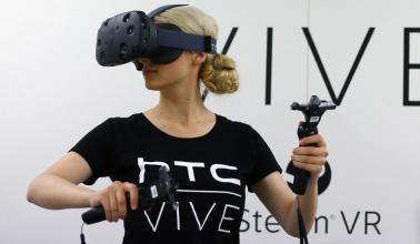  火腿腸有救：HTC Vive虛擬現(xiàn)實頭盔銷量已達10萬