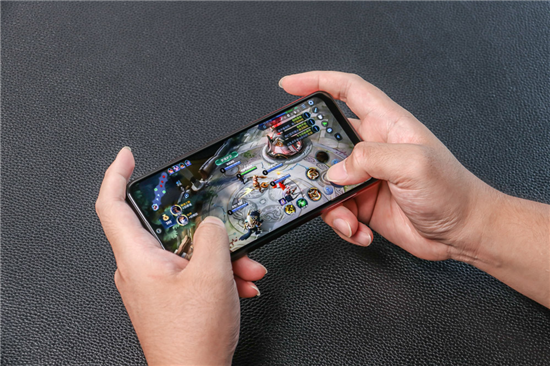 續(xù)航全新升級，vivo U3x圖賞：時尚設(shè)計一見傾心